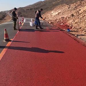 平川一是彩钢瓦喷漆翻新，地面喷涂